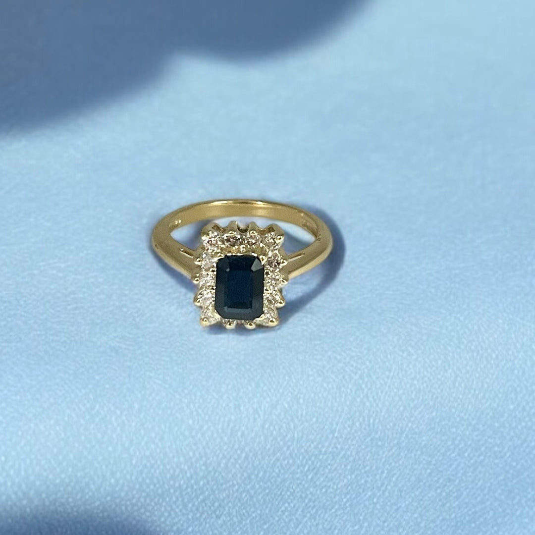 14 Karat Yellow Gold Diamond Vintage Ring
