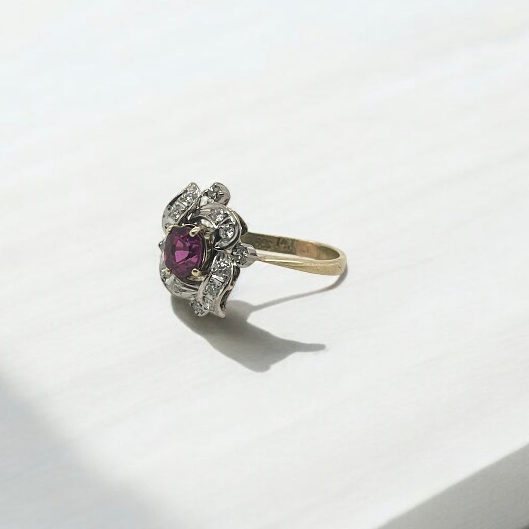 14 Karat Yellow Gold Diamond Vintage Ring