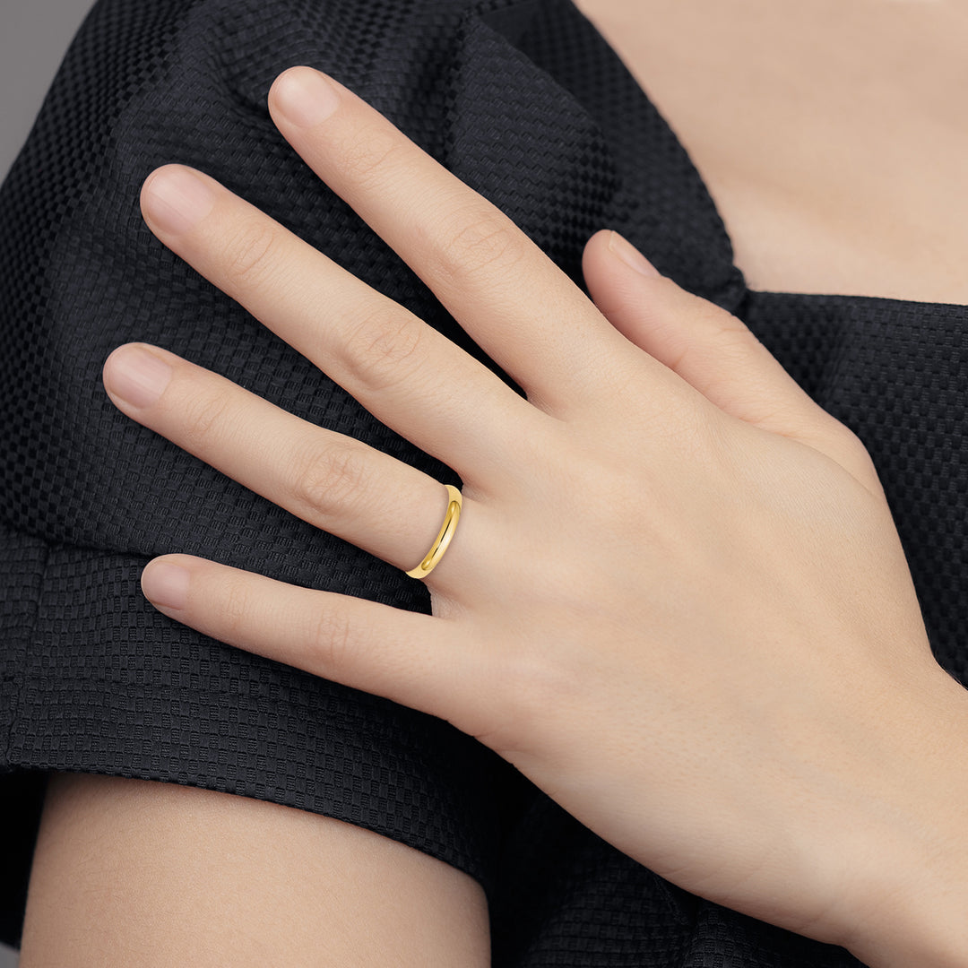 14K Yellow Gold 3mm Half Round Wedding Band — Close-Up Detail
