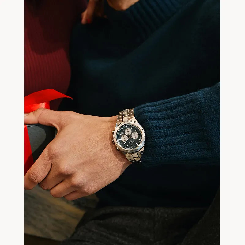 Bulova Men's Prestige Chronograph Watch 96B459 — clasp detail